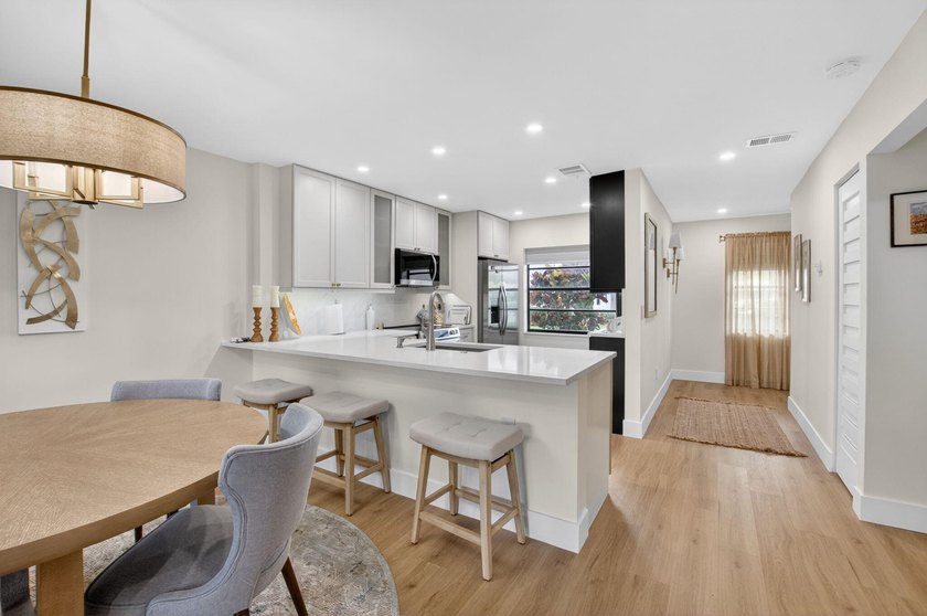 Beautiful fully-renovated first-floor, 2-bed, 2-bath, golf-front - Beach Condo for sale in Boca Raton, Florida on Beachhouse.com