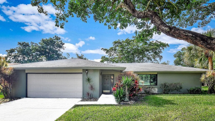 The spacious, open floor plan includes ceramic tile flooring in - Beach Home for sale in Delray Beach, Florida on Beachhouse.com