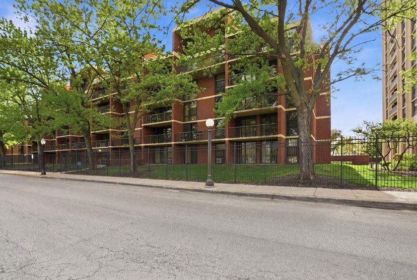 Bright, spacious 2-bedroom, 2-bath condo in Bronzeville's - Beach Condo for sale in Chicago, Illinois on Beachhouse.com
