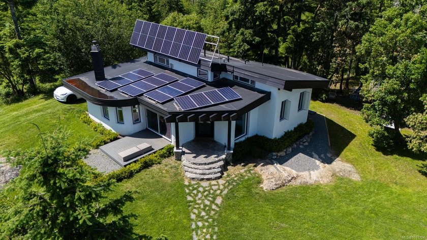 $5000 REALTOR BONUS. Welcome to 5876 Stoltze Rd -- a 40-acre - Beach Home for sale in Duncan, British Columbia on Beachhouse.com