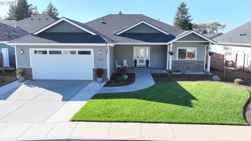 NOW ACCEPTING OFFERS! Newly completed construction! Seller will - Beach Home for sale in Brookings, Oregon on Beachhouse.com