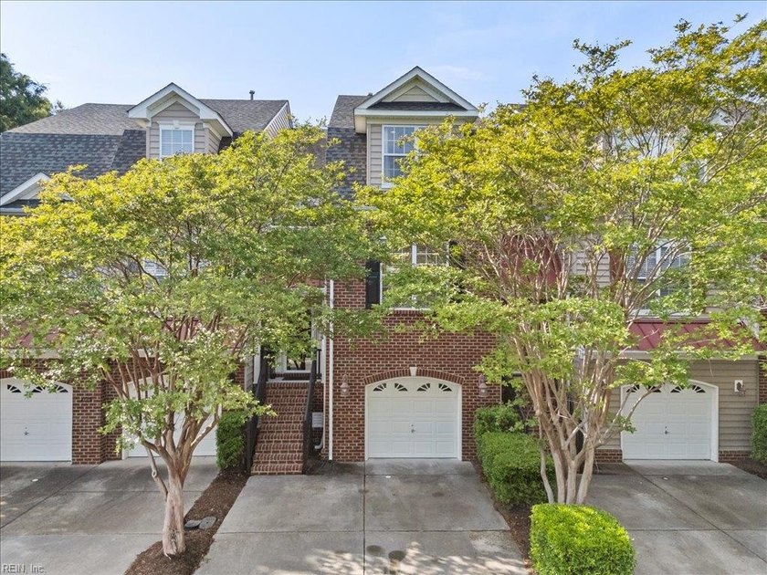Located in the desirable Bluegrass at Lexington community in - Beach Condo for sale in Virginia Beach, Virginia on Beachhouse.com