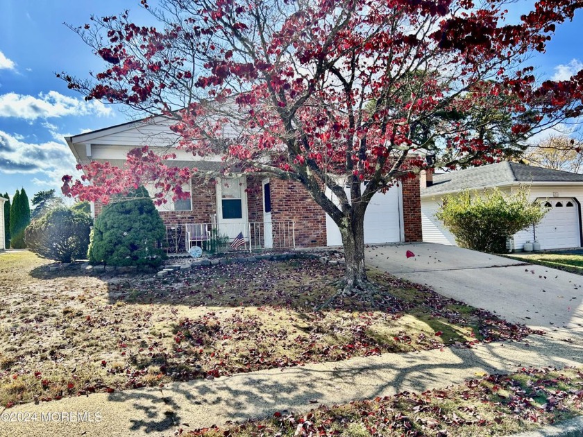 Lakeview model with 2 BED/2 BA on a tree-lined street in the - Beach Home for sale in Berkeley, New Jersey on Beachhouse.com