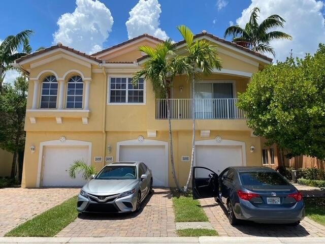 Just Listed ! Beautiful 2 bedroom 2 bath Townhome with attached - Beach Townhome/Townhouse for sale in Riviera Beach, Florida on Beachhouse.com