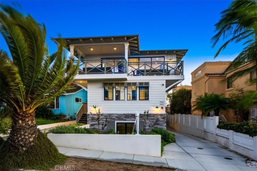 Stunning 4 bedroom, 3.5 bathroom, 3,200 sq ft, contemporary - Beach Townhome/Townhouse for sale in Hermosa Beach, California on Beachhouse.com