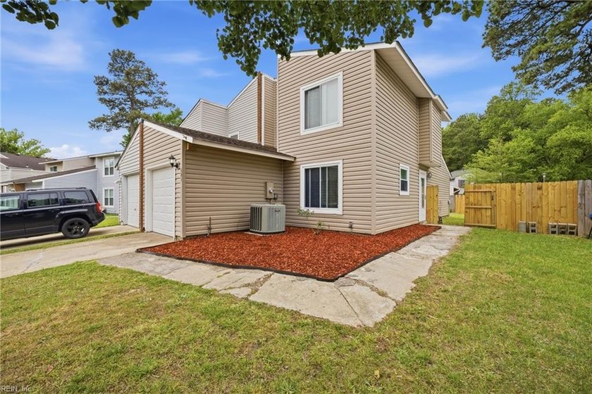 Beautiful townhome in Virginia Beach, VA with a functional - Beach Townhome/Townhouse for sale in Virginia Beach, Virginia on Beachhouse.com