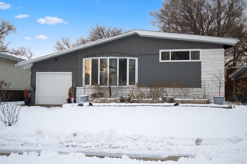 ***UP TO 10,000 IN CLOSING COSTS WITH FULL PRICE OFFER*** Just a - Beach Home for sale in Gary, Indiana on Beachhouse.com