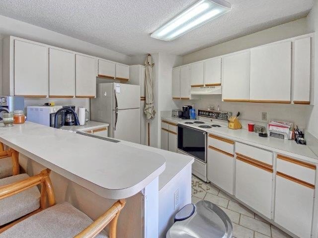 Step inside this inviting fully furnished townhome featuring an - Beach Townhome/Townhouse for sale in Palm Springs, Florida on Beachhouse.com