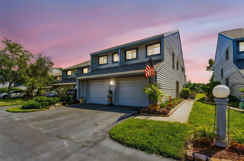PICTURESQUE GOLF COURSE VIEWS! Welcome to this beautifully - Beach Townhome/Townhouse for sale in Seminole, Florida on Beachhouse.com