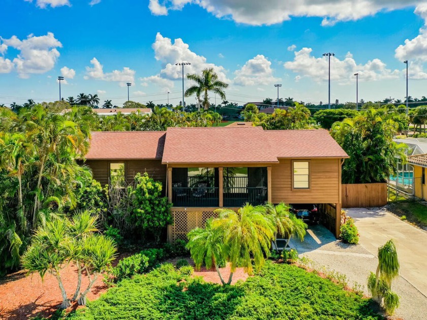 'BACKYARD TROPICAL OASIS'
This one-owner well-cared for - Beach Home for sale in Marco Island, Florida on Beachhouse.com