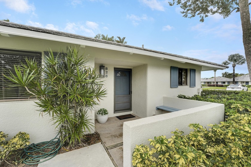 Located in the highly desirable Club Cottages within PGA - Beach Townhome/Townhouse for sale in Palm Beach Gardens, Florida on Beachhouse.com