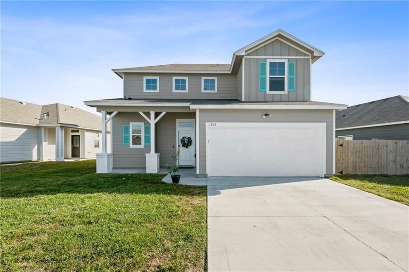 PRICE IMPROVEMENT! Welcome HOME! This beautiful home is move-in - Beach Home for sale in Aransas Pass, Texas on Beachhouse.com
