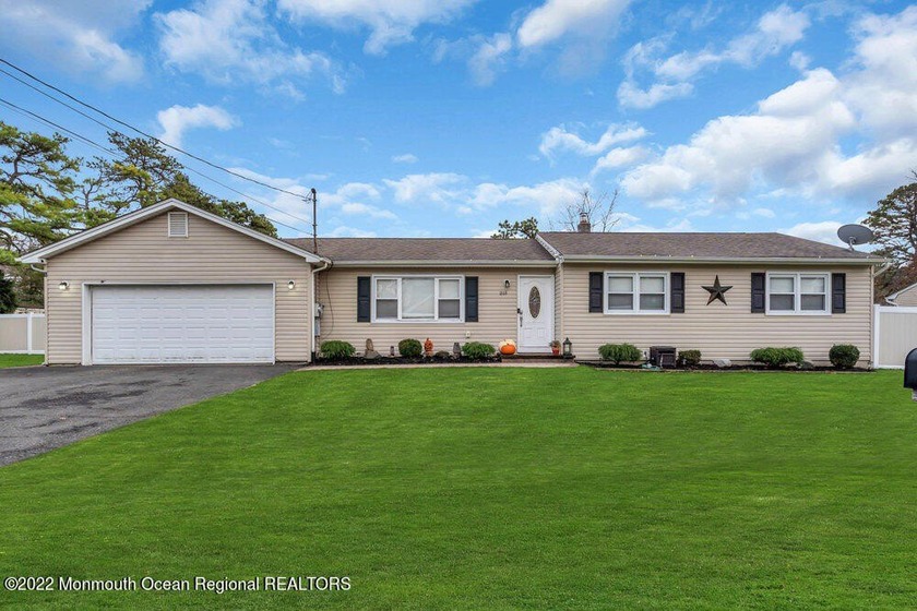 Check out this expanded 4-bedroom ranch with an oversized 2-car - Beach Home for sale in Toms River, New Jersey on Beachhouse.com