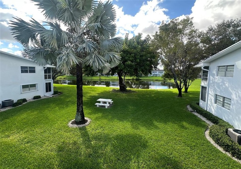 Bright REMODELED, CORNER 1 Bedrm, 1.5 bath condo on the 2nd flr - Beach Condo for sale in Deerfield Beach, Florida on Beachhouse.com