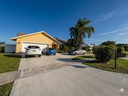 BEAUTIFUL SPLIT 3/2.5 HOME situated on an expansive 1/4-acre - Beach Home for sale in Boynton Beach, Florida on Beachhouse.com