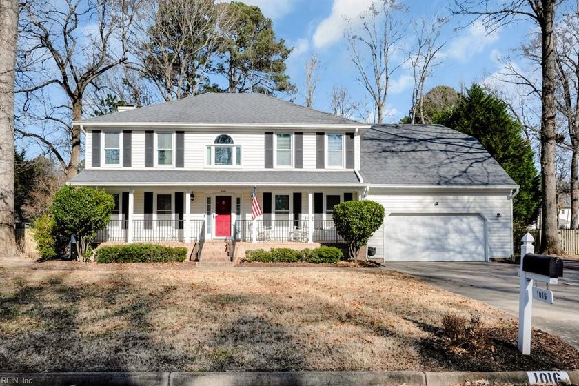 ALL READY FOR YOU! Spacious 5 bedroom home with over 3000 square - Beach Home for sale in Virginia Beach, Virginia on Beachhouse.com