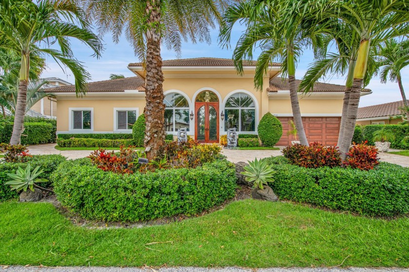 Gorgeous, custom-built, 4 bed, 3.5 bath home with two master - Beach Home for sale in Lighthouse Point, Florida on Beachhouse.com