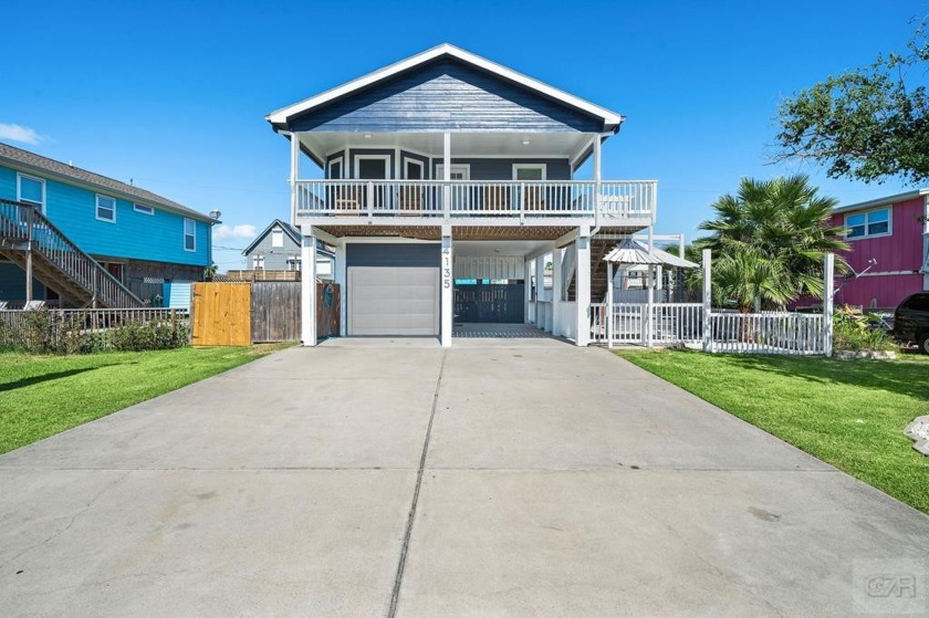 This home has been recently renovated with a fresh new interior - Beach Home for sale in Galveston, Texas on Beachhouse.com