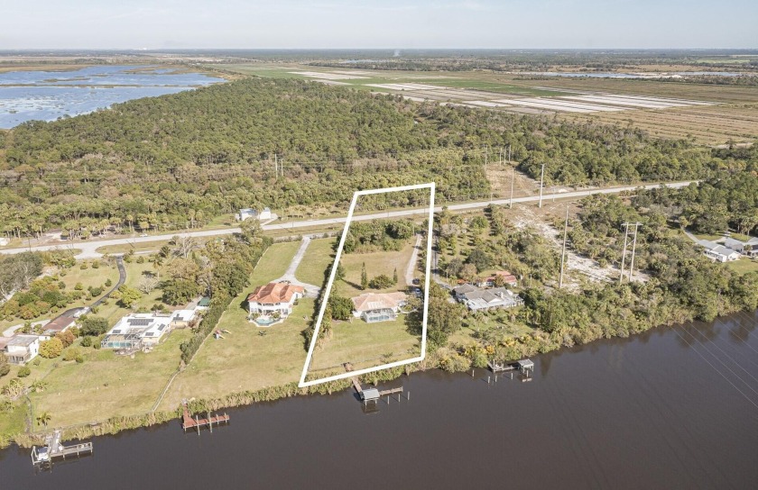 BACK ON MARKET WITH BRAND NEW ROOF!! What a fantastic - Beach Home for sale in Palm City, Florida on Beachhouse.com