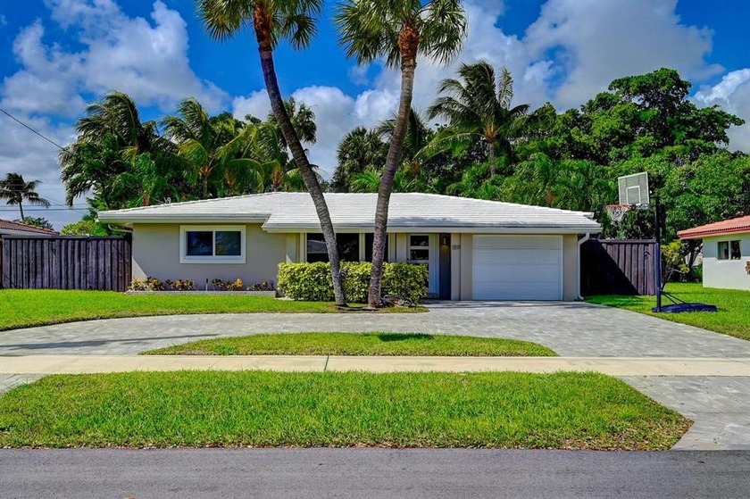 Completely renovated saltwater pool home in the desirable east - Beach Home for sale in Pompano Beach, Florida on Beachhouse.com