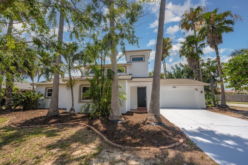 Beachside charmer just steps from the beautiful Atlantic - Beach Home for sale in Satellite Beach, Florida on Beachhouse.com