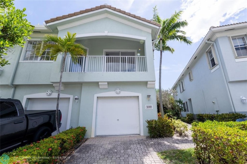 This fully remodeled 2-bedroom, 2-bathroom townhouse offers the - Beach Townhome/Townhouse for sale in Riviera Beach, Florida on Beachhouse.com