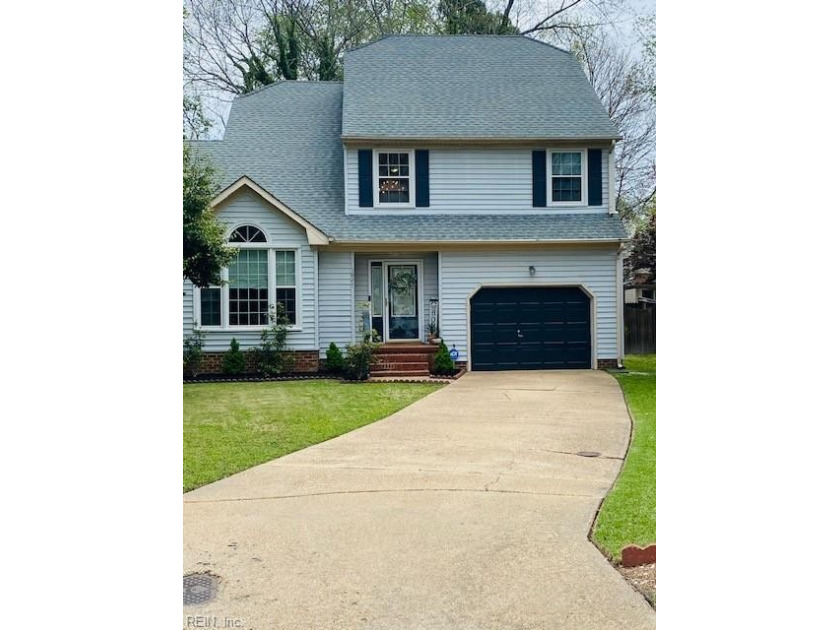 WOW!! This home screams pride in ownership. Located minutes from - Beach Home for sale in Chesapeake, Virginia on Beachhouse.com
