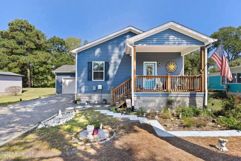 Welcome to this charming 2-bedroom, 2-bath home located just a - Beach Home for sale in Sunset Beach, North Carolina on Beachhouse.com
