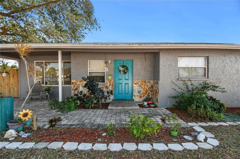 Great first home or investment property priced JUST RIGHT! This - Beach Home for sale in Bradenton, Florida on Beachhouse.com