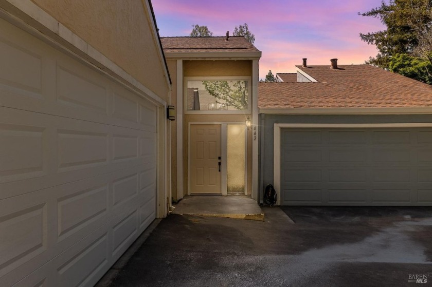 Welcome to 442 Camelback Road, a beautifully remodeled townhome - Beach Townhome/Townhouse for sale in Pleasant Hill, California on Beachhouse.com