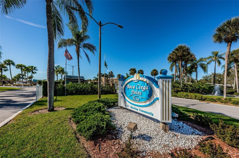 SELLER SAYS SELL IT! ONE STORY VILLA, 3 BEDROOM 2 BATH END UNIT - Beach Condo for sale in St. Petersburg, Florida on Beachhouse.com