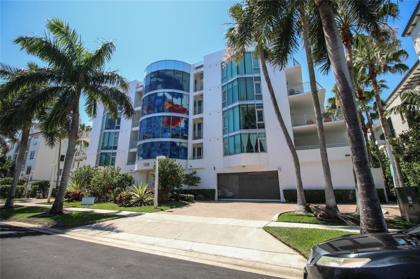 Two Story Corner Penthouse with private deeded dockage, ocean - Beach Condo for sale in Fort Lauderdale, Florida on Beachhouse.com
