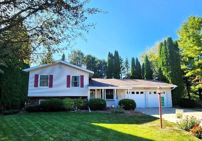 Wonderful 3 bedroom, 2 bath home at the end of a cul-de-sac - Beach Home for sale in Alpena, Michigan on Beachhouse.com