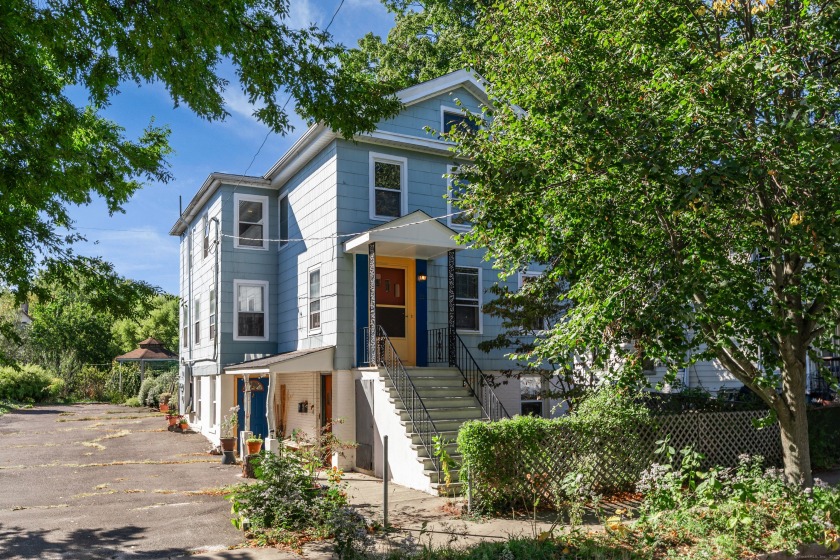 Highest and Best by 4:00 PM Monday, October 13, 2025. Charming - Beach Home for sale in New Haven, Connecticut on Beachhouse.com