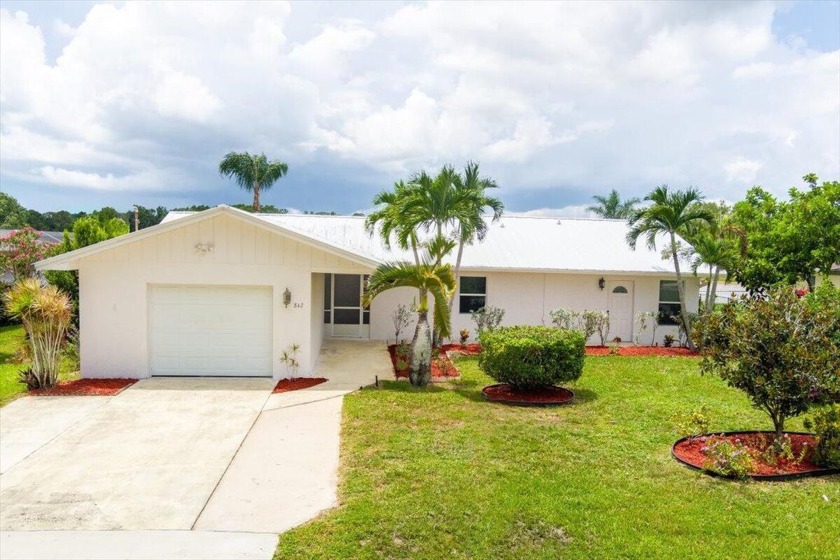 BEAUTIFULLY UPDATED 4 BED, 4 BATH -with mother in-law suite - Beach Home for sale in Port Saint Lucie, Florida on Beachhouse.com