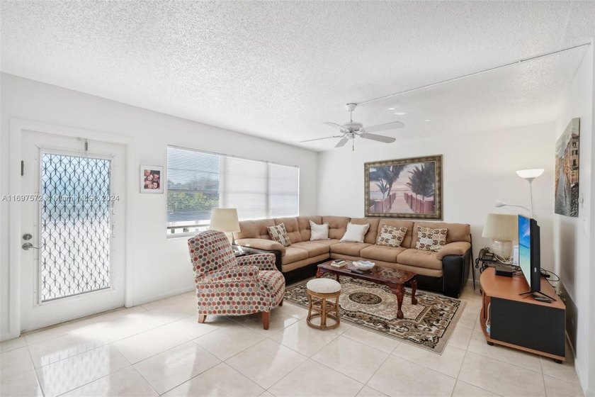 This third-floor 1-bed, 1.5-bath condo boasts impressive water - Beach Condo for sale in Deerfield Beach, Florida on Beachhouse.com