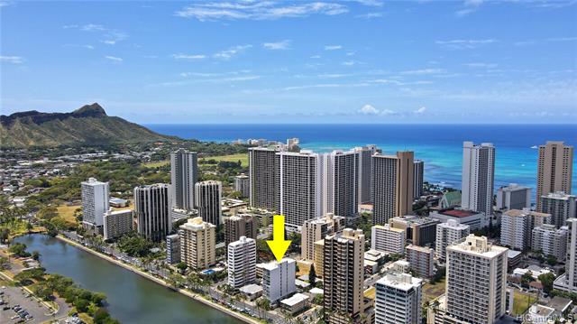 Flex Plan.  Large 1 bedroom with 2nd full bath or have 2 - Beach Condo for sale in Honolulu, Hawaii on Beachhouse.com