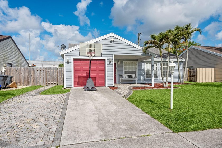 Seller motivated! Seller offering closing cost credit! Perfect - Beach Home for sale in Greenacres, Florida on Beachhouse.com