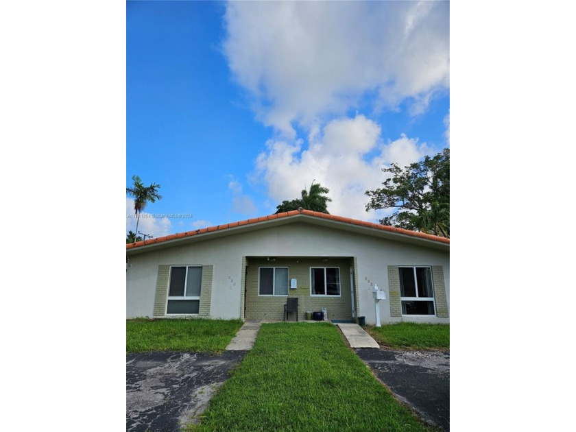 This duplex offers a good investment opportunity or an ideal - Beach Townhome/Townhouse for sale in Fort Lauderdale, Florida on Beachhouse.com