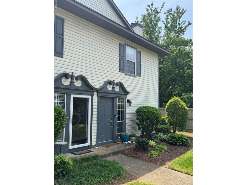 Beautifully maintained end-unit condo offering comfort - Beach Condo for sale in Virginia Beach, Virginia on Beachhouse.com