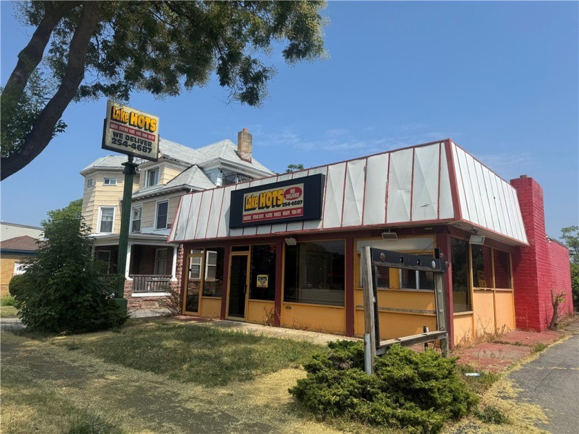 Restaurant/Fast Food Building for sale on busy Lake Avenue. All - Beach Lot for sale in Rochester, New York on Beachhouse.com