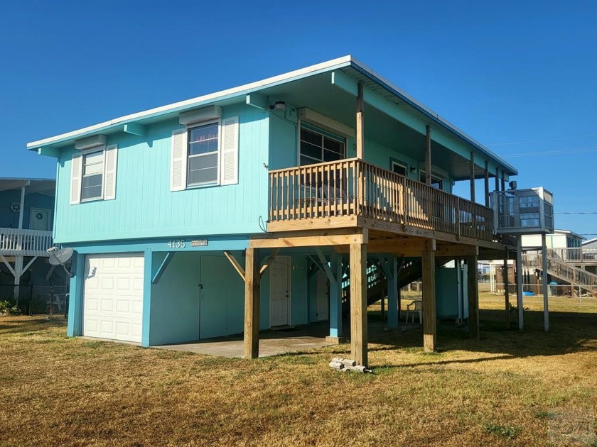 Come see this sweet home in Sea Isle with a beach view.  Just a - Beach Home for sale in Galveston, Texas on Beachhouse.com