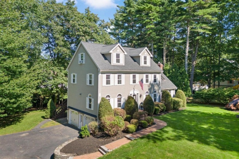 Welcome to this beautiful and spacious 4+ bedroom colonial in - Beach Home for sale in Hampton, New Hampshire on Beachhouse.com