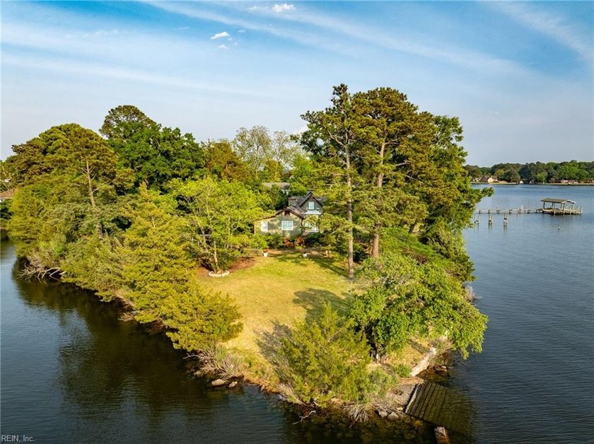 Rare Elizabeth River waterfront with the kind of yard that makes - Beach Home for sale in Norfolk, Virginia on Beachhouse.com
