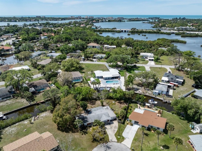 Located at the end of a cul-de-sac lot with almost 200 feet of - Beach Home for sale in Nokomis, Florida on Beachhouse.com