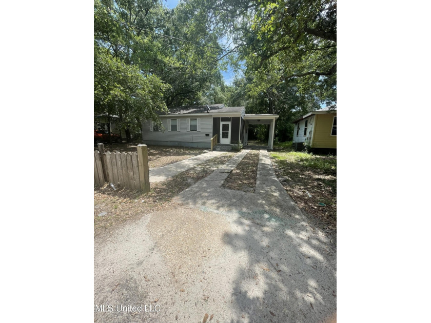 Charming 2-bedroom, 1-bath home in a prime Biloxi location! This - Beach Home for sale in Biloxi, Mississippi on Beachhouse.com