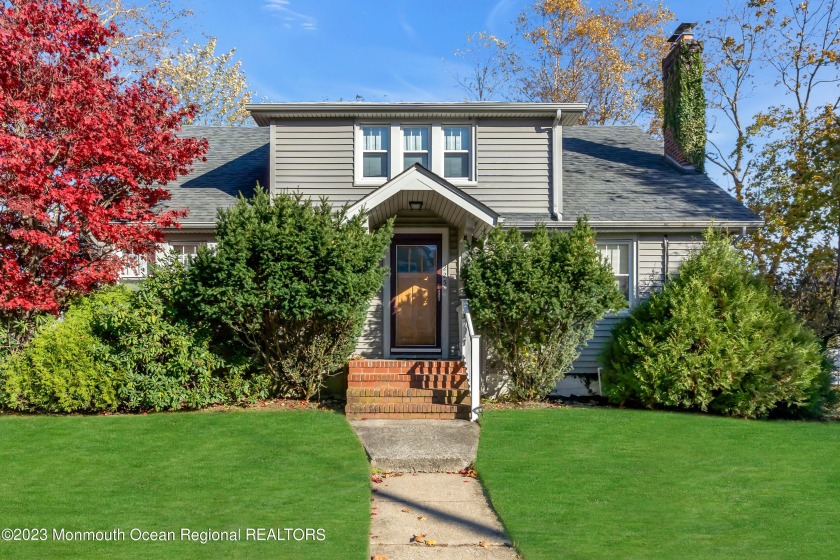 Opportunity knocks to own this 5 bedroom, 2 bath Colonial in - Beach Home for sale in Oakhurst, New Jersey on Beachhouse.com