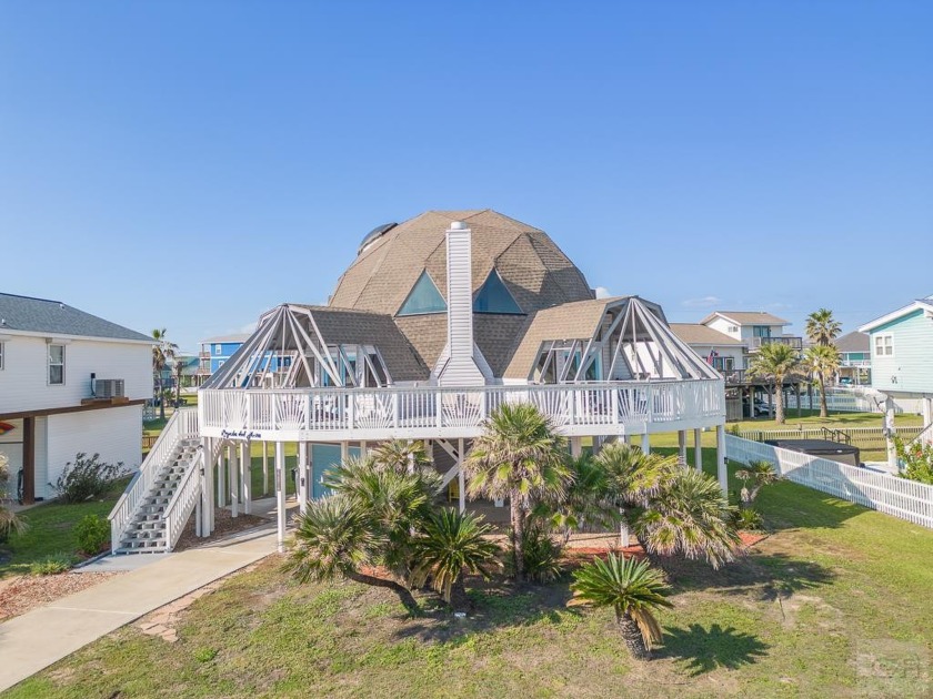 This unique geodesic dome-style house built in 1984 and - Beach Home for sale in Galveston, Texas on Beachhouse.com