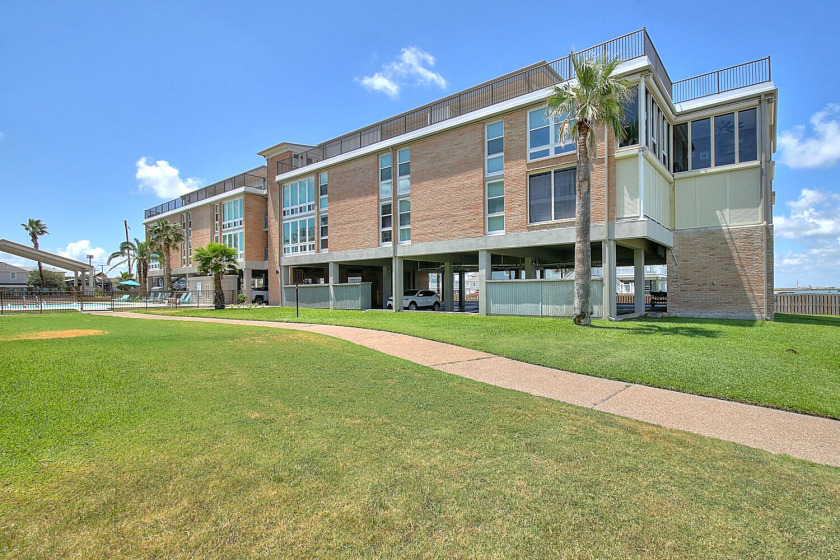 Spacious condo with a HEATED community pool. Private Pier! - Beach Vacation Rentals in Port Aransas, Texas on Beachhouse.com