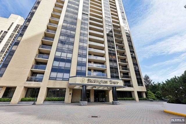 2 BEDROOM, 2.5 NEW LAVISH BATHRMS, CORNER-1905 SQ FT, PLUS 100 - Beach Condo for sale in Fort Lee, New Jersey on Beachhouse.com